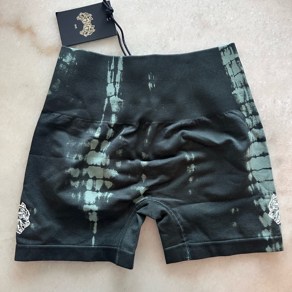 NWT DARC SPORT - EVERSON SEAMLESS SIERRA SHORTS Jade green serpent Small